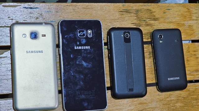 Lot d'accessoires de téléphonie - , les ventes publiques