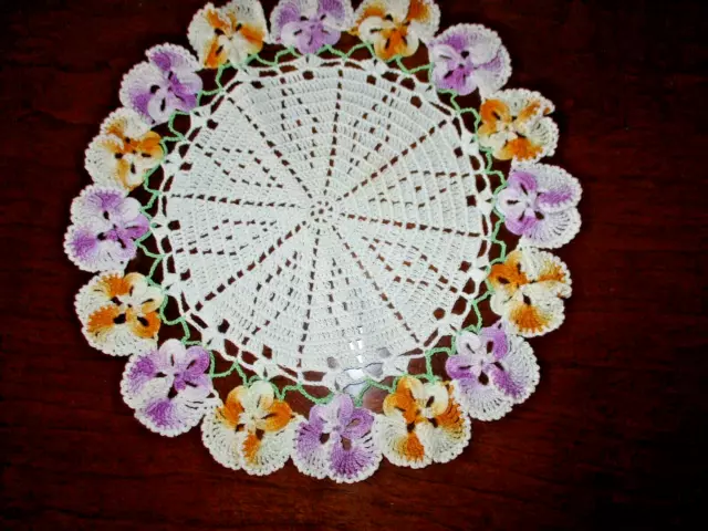 vintage hand crocheted doilies ivory 8.5" round doily w/ pansy edging