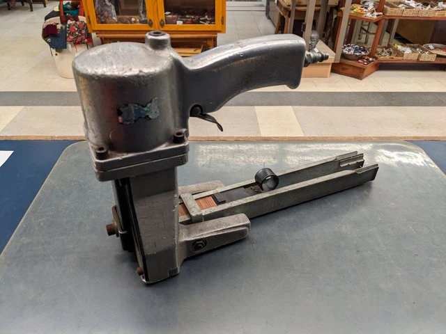 Bostitch BOXLOK Industrial Pneumatic Air Carton Box Staple Gun STAPLER HAND