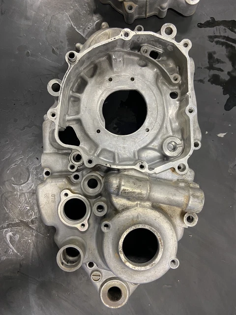 Suzuki LTZ400 R/L Engine Cases Crankcase Crank Case DVX/KFX 400 11301-07812 Suzuki LTZ400 R/L Engine Cases Crankcase Crank Case DVX/KFX 400 11301-07812