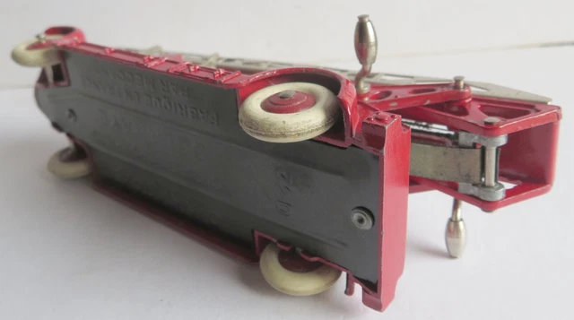 Dinky toys auto echelle pompier DELAHAYE 32 D avec boite d