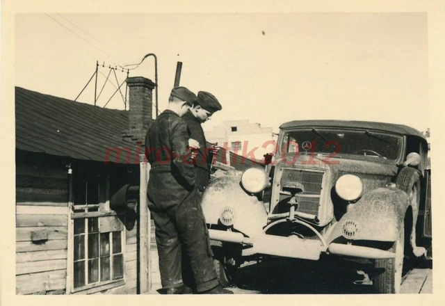 Foto, Funker der N.E.A.33, Smolensk, Mechaniker reparieren PKW, 1942 5026-654