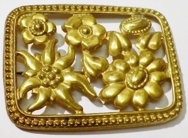 Broche Vintage Cœur Bakélite Beige Fleurs Gravées - Bijou Ancien N°3375, Occasion