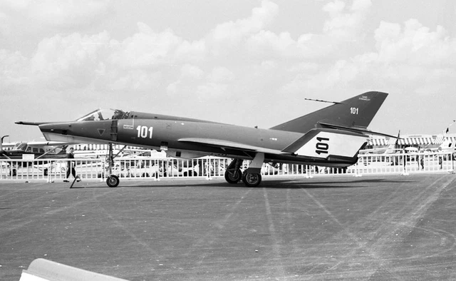 Aeronavale, Etendard IVP, No.101 at Paris Air Show, 10 Jun 1963 - B&W Neg_5640