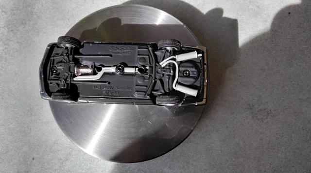 Minichamps 1/43 - BMW. 323 I E21.  1975 .avec des manques