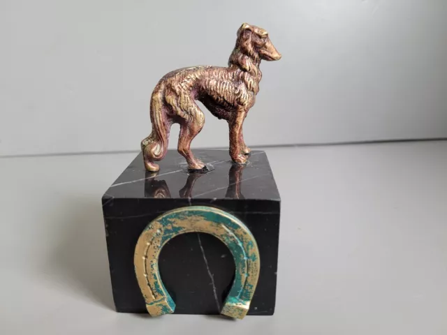 Alte Bronze/Messing Skulptur- Figur -Hund -Hufeisen -Windhund -Briefbeschwerer