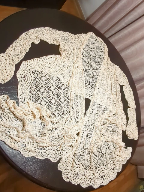 Vintage Woman's 70's Silk Lace Sleeved Shaw Front Drapes Below Waist Beautiful