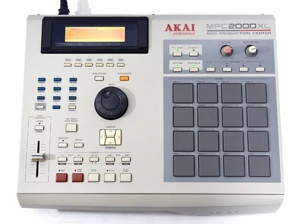 Muestreador secuenciador de centro de producción MIDI AKAI MPC 2000XL Japón 2