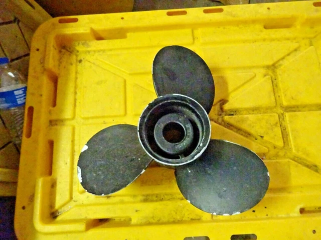 Mercury Aluminum Propeller 13.75 X 15P Rh 3 Blade 40-140Hp - No Hub Mercury Aluminum Propeller 13.75 X 15P Rh 3 Blade 40-140Hp - No Hub