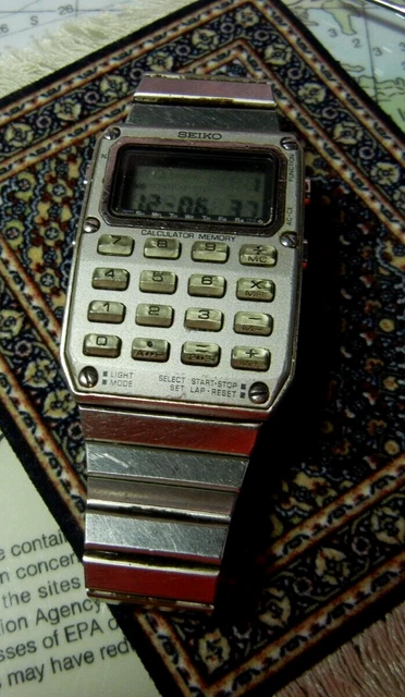 Montre Vintage Seiko C153-5700 Avec Calculatrice Fonctionnelle, 35,5 Mm - NOS (New Old Stock) Neuf Sans étiquette