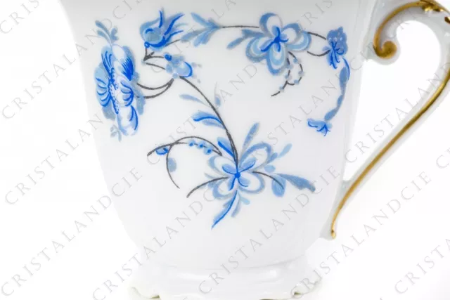 Tasse à café aux bouquets bleus par L'Ancienne Manufacture Royale. Coffee cup 3