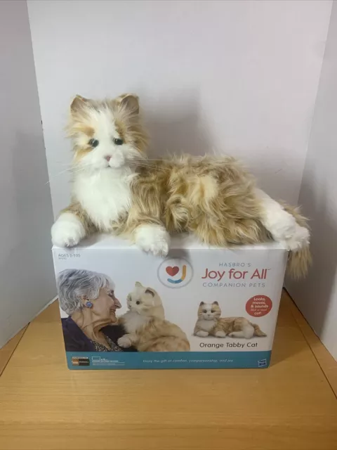 Joy for All Creamy White Companion Cat : Built-in sensors respond to motion  and touch