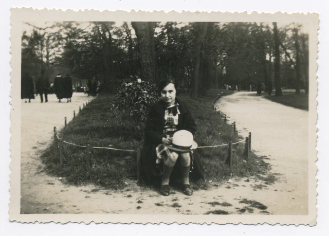 Snapshot Photo originale vintage Chapeau Femme bois Neige Parc - SA663