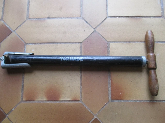 Ancienne Pompe à Pied Pour Vélo Ou Moto - Vintage - Non Testée