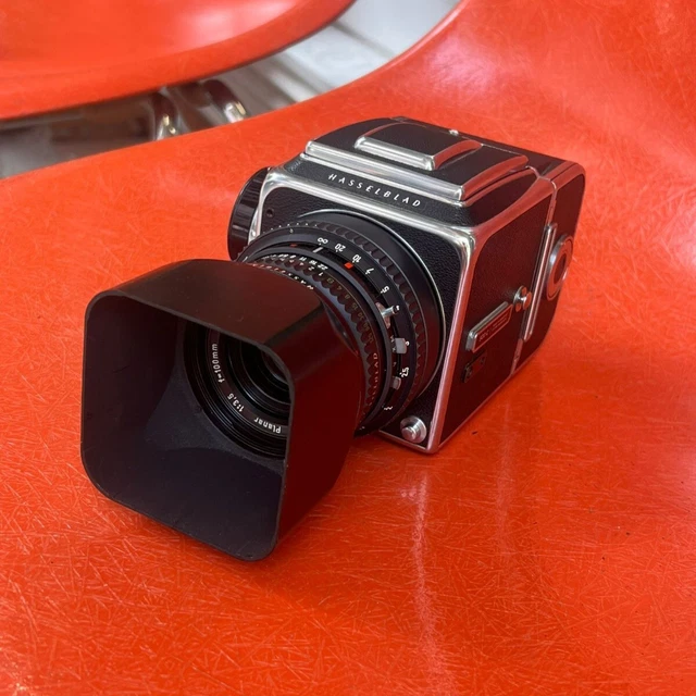 Hasselblad 500 C + Carl Zeiss Planar T* 3,5/100 + A12 Magazin - Geprüft / Tested