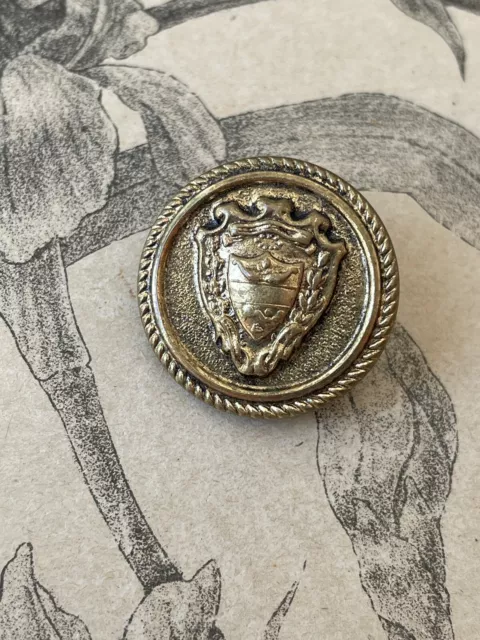 Ancien Bouton en métal Doré à décor de Blason - Collection