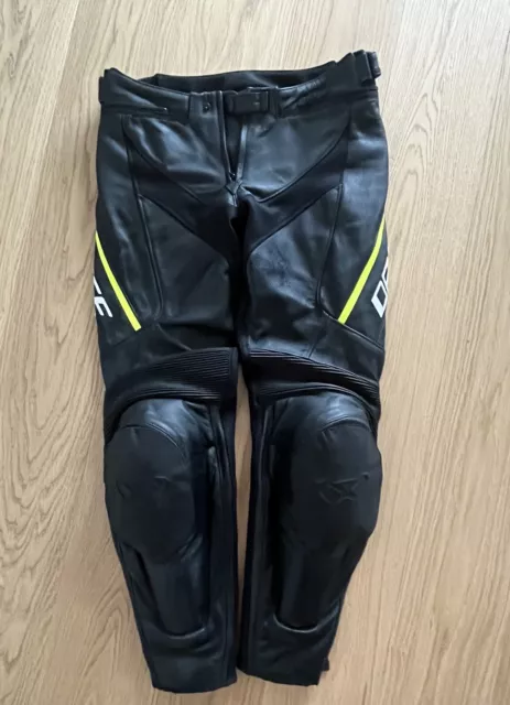 pantaloni da moto in pelle Dainese Delta 3 nero giallo fluo