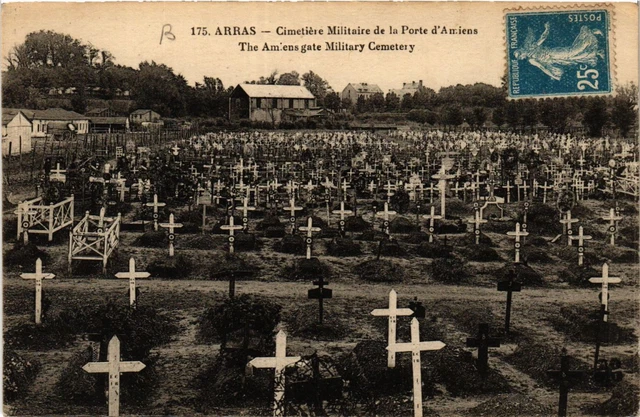 CPA ARRAS Military Cemetery of the Porte d'Amiens (414304)