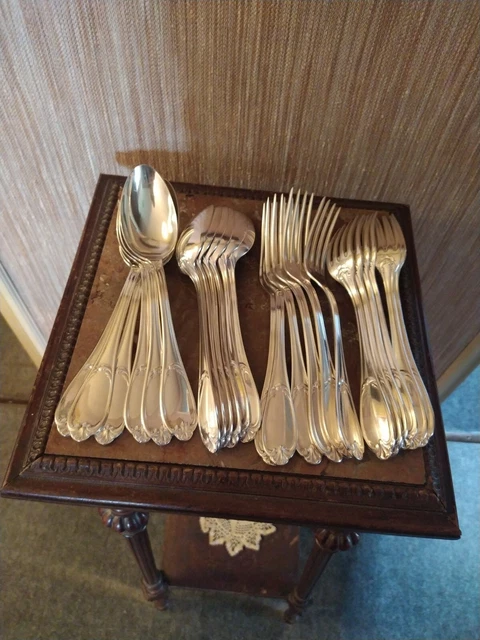 Ménagère 24 Pièces Couverts de Table Coquilles et Feuillages Orfèvrerie Ercuis