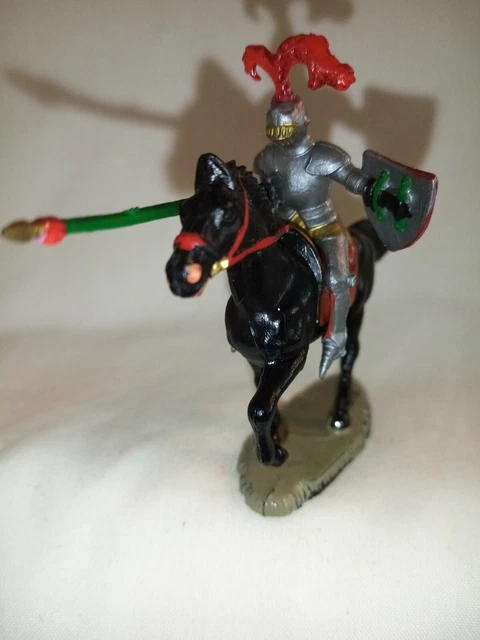 STARLUX / LE Moyen Age : Chevalier Sur Cheval Avec Robe Tres Belle