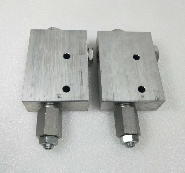 Vickers Eaton Cxp 3904 F 04287704  Eaton 406Aa02521A Aj (Lot Of 2)