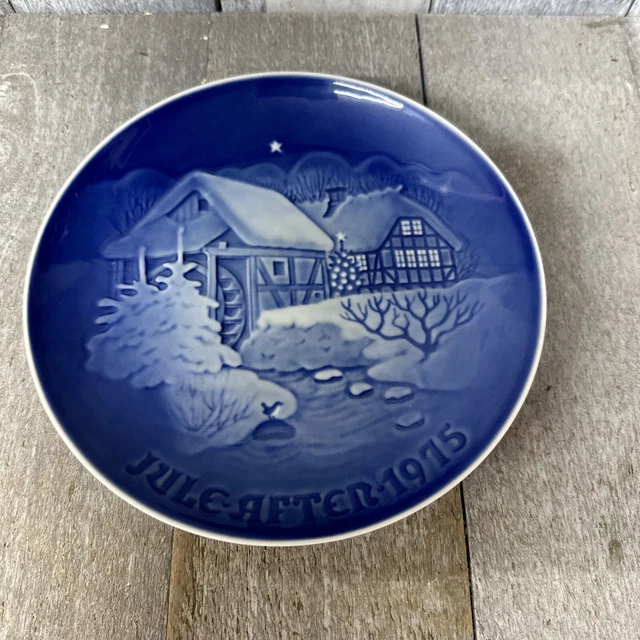 ROYAL COPENHAGEN B&G 1975 “Christmas At The Water Mill” Denmark Christmas Plate