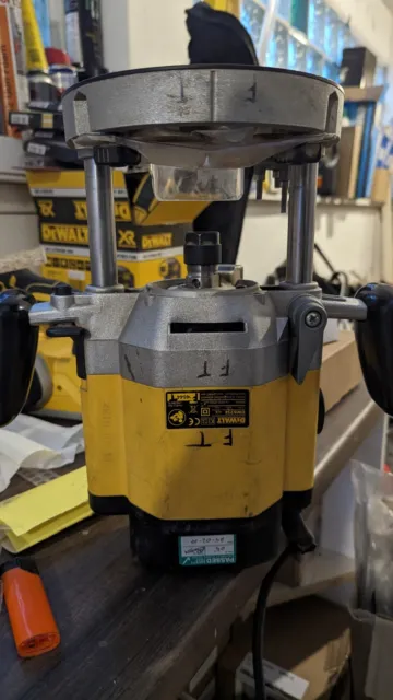 DEWALT Next-Gen 2300W 12mm 1/2in Plunge Router (DWE625KT-GB)