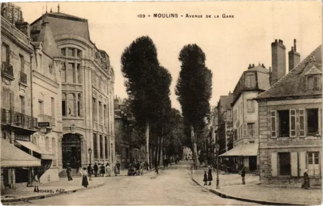 CPA MOULINS - Avenue de la Gare (262588)