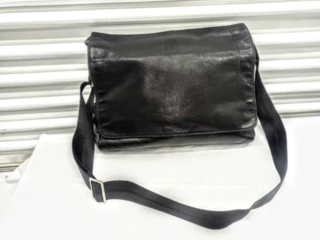 Tumi Laurel Canyon #6971D Black Leather Flap Cover Messenger Bag