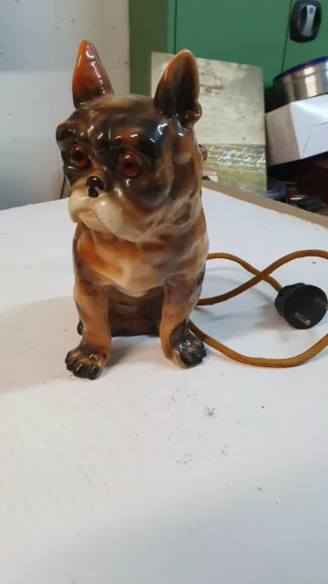 Rauchverzehrer Bulldogge Hund mit Glasaugen beleuchtet antik Höhe 20 cm Rarität