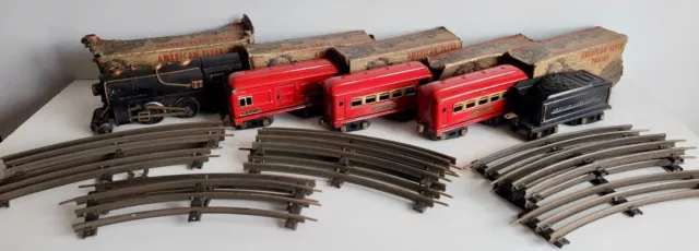 EXTREMELY RARE ANTIQUE 1930's AMERICAN FLYER TRAIN SET - LOCOMOTIVE + CARRIAGES
