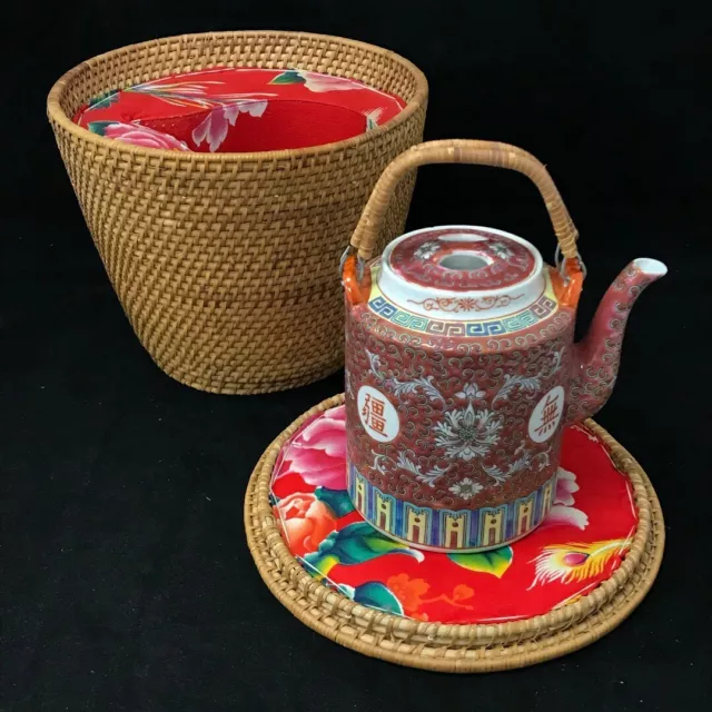 Chinese Porcelain Teapot Red Incised Longevity In Padded Wicker Basket RMF53-GB