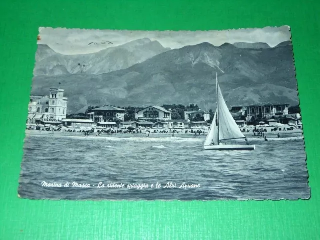 Cartolina Marina di Massa - La spiaggia e le Alpi Apuane 1957.
