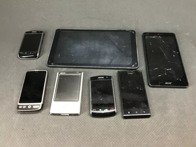 Lot de cinq smartphones et deux tablettes ACER,BLACKBERRY,HUAWEI,HTC,LOGICOM