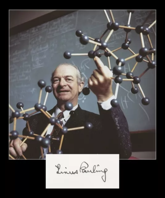 Linus Pauling (1901-1994) - American chemist - Signed card + Photo - Nobel Prize