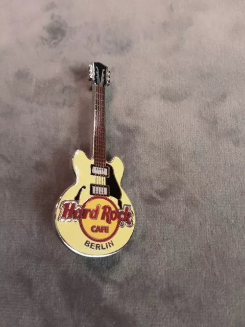 Hard Rock Cafe Classic Core Guitar Pin Berlin