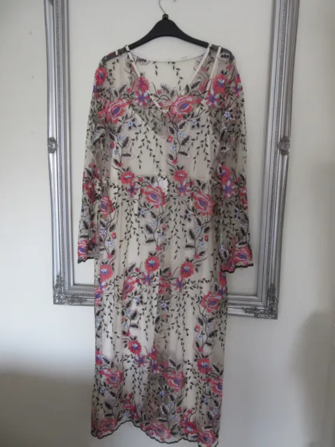 Vila Bnwt new ladies  2-piece midi dress with floral embroidered detail size 14