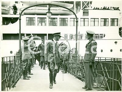 1935 TRIESTE Duca d'AOSTA saluta operai in partenza per AFRICA ORIENTALE *Foto