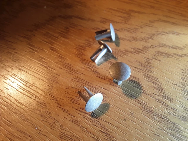 Rivetti in alluminio testa ovale 4 mm x 8 mm gamba divisa biforcata quantità 4