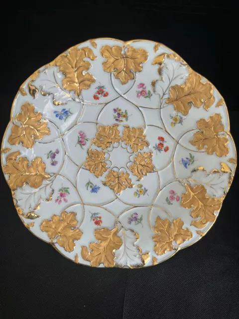 Antiker Meissen Prunkteller 1. Wahl 28 cm Eichenlaub Blätter Gold Streublumen