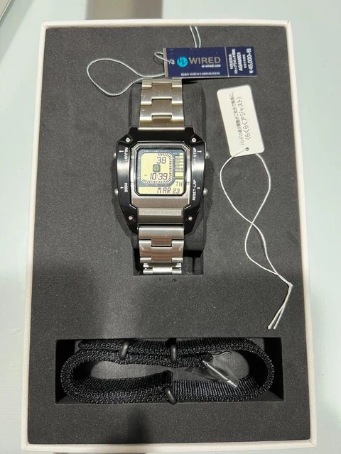 AGAM601 WIRED METAL Gear Solid The phantom pain 5 Watch W Box Used