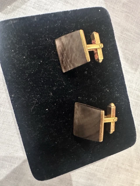 QUATRE PAIRE DE BOUTONS DE MANCHETTES OR ET PIERRES FINES, | Christie's