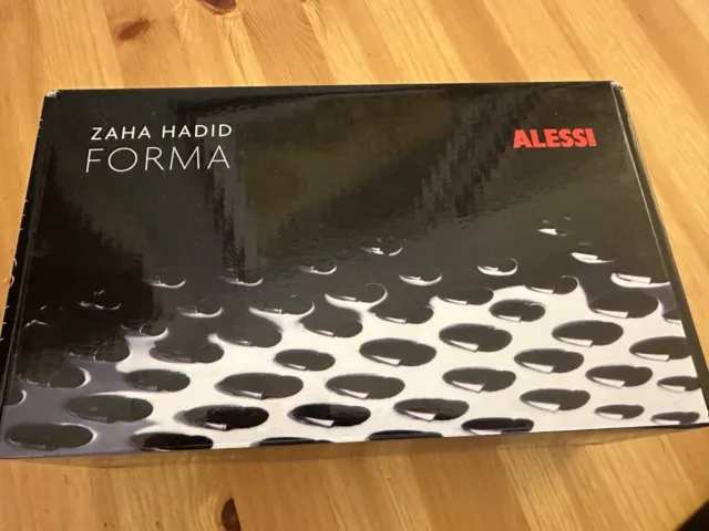 Alessi - ZH03 Forma rallador de queso diseñador Zaha Hadid totalmente nuevo