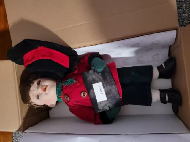 Heritage Signature Collection Porcelain Joy And Noel Carolers boy w/ COA