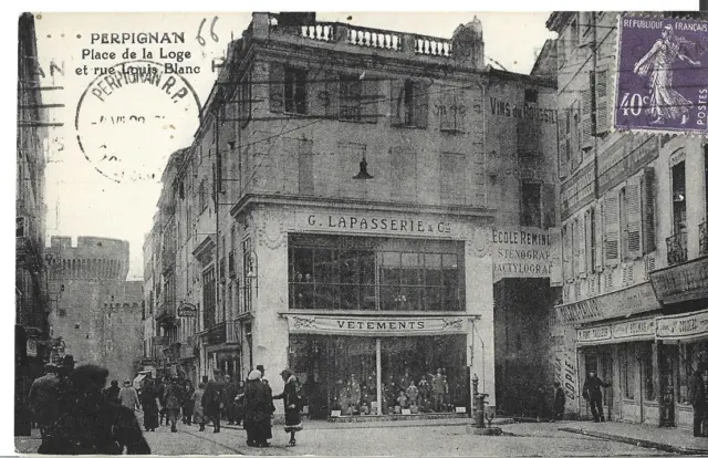 CPA Perpignan - 66 - Place de la Loge et de la rue Louis Blanc - Commerces -