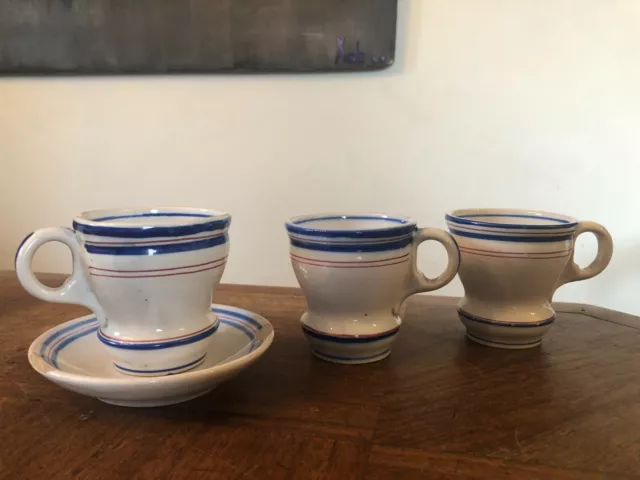 3 ANCIENNES TASSES BRÛLOT et 1 SOUCOUPE  EN PORCELAINE ÉPAISSE (lot n°6)