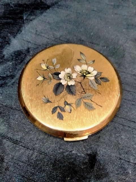 Vintage Stratton Compact Brass with Floral Pattern #139 In Great Condition.