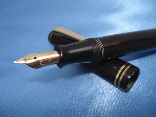 Parker Victory Mk Iv Fountain Pen  -  Black/Gold Trim  -  Button Fill / 14K Nib