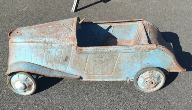 Ancienne Voiture A Pédales Devillaine/voiture en tôle/jouet ancien