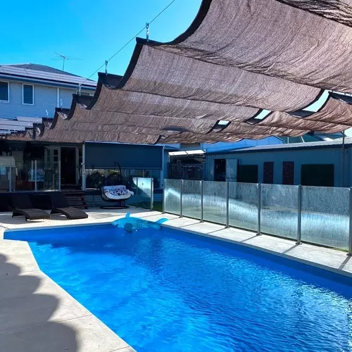 Tela anti-UV HDPE retráctil onda solar sombra dosel jardín piscina